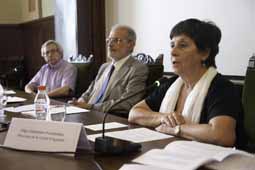 De izquierda a derecha, Antonio Ariño, Esteban Morcillo y Olga Quiñones.